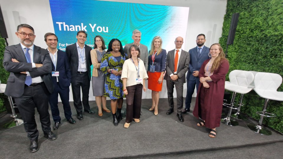 e11d0d96-e994-4838-ac48-885886ea630f